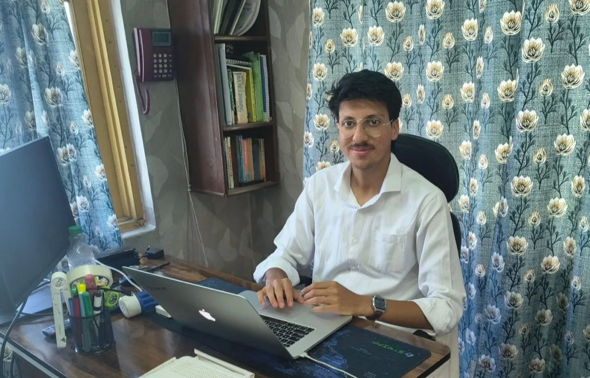 Day 8: When to Build Custom - Build in Public Campaign by Mehran Shahmiri in Kashmir