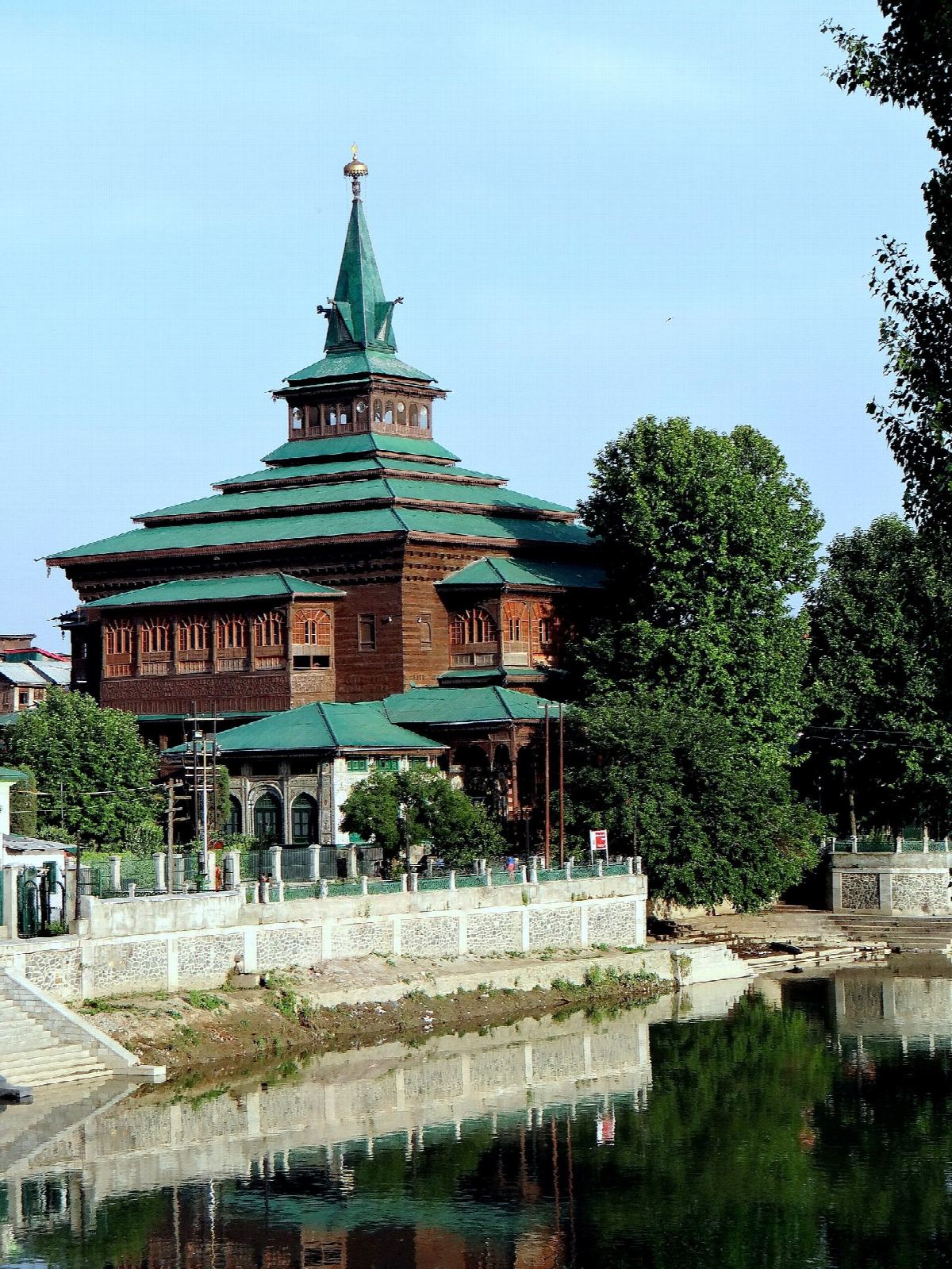 Khanqah-e-Moula shrine on the banks of the Jhelum river, Srinagar